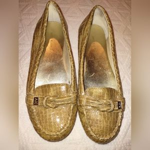Anne Klein II size 7m shiny Gold Faux Crocodile Flats.